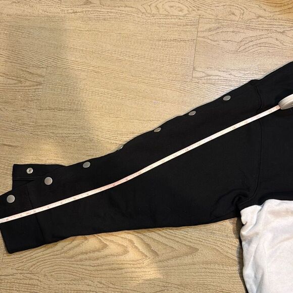 Pink long sleeve snap button sweater size medium - Picture 8 of 8